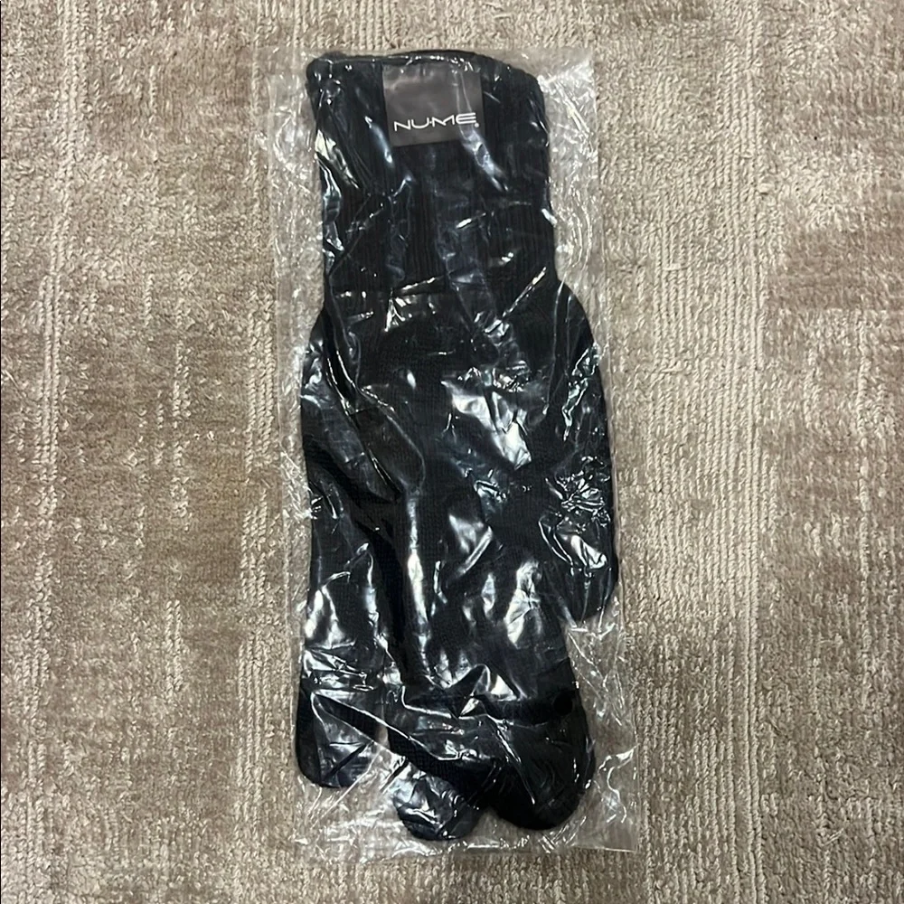 NEW NuMe Black Heat Resistant Glove